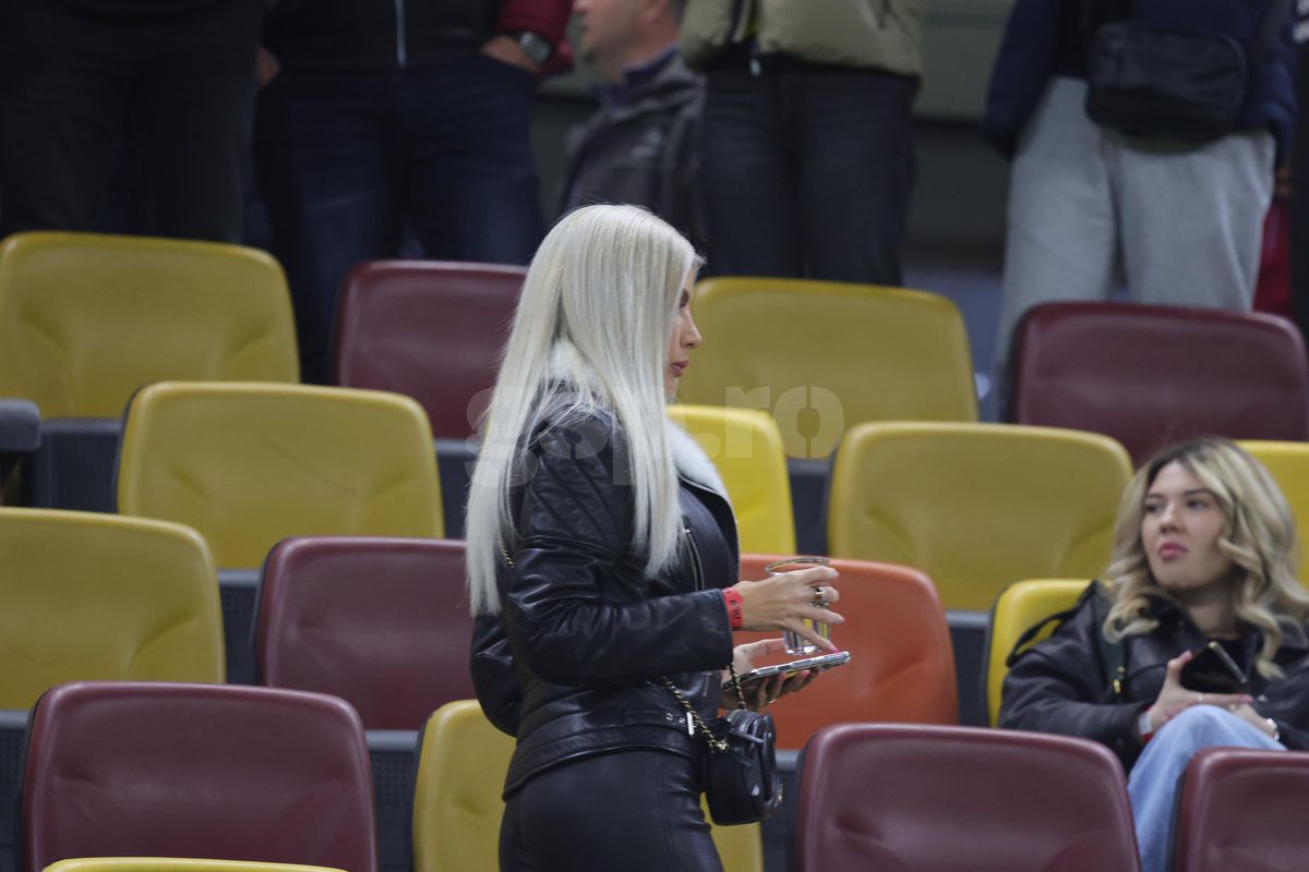 Laura Vicol în „piele” » Vedetele s-au înghesuit în tribunele Arenei Naționale la România - Bosnia