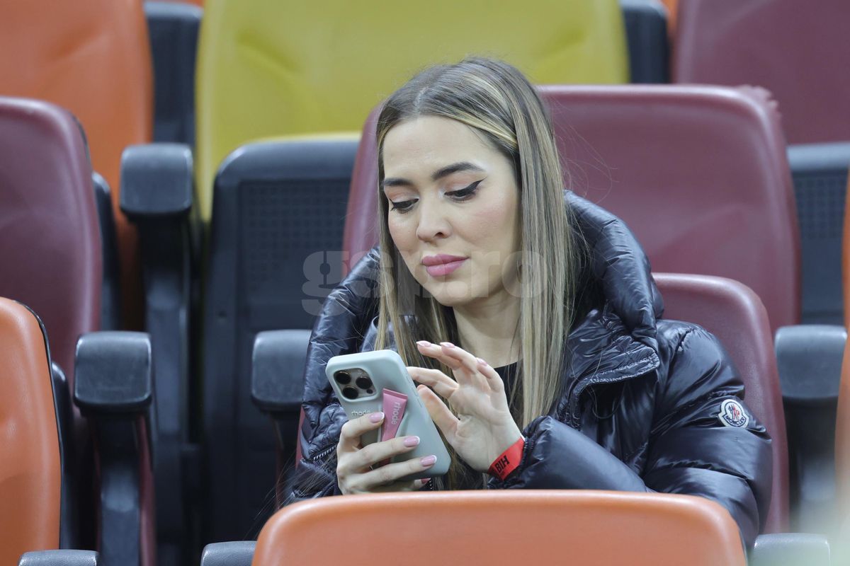 Laura Vicol în „piele” » Vedetele s-au înghesuit în tribunele Arenei Naționale la România - Bosnia