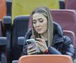 Artista Ronna Riva a fost prezentă la România – Bosnia-Herțegovina, meci din preliminariile pentru Campionatul Mondial din 2026. FOTO: Ionuț Iordache (GSP.RO)