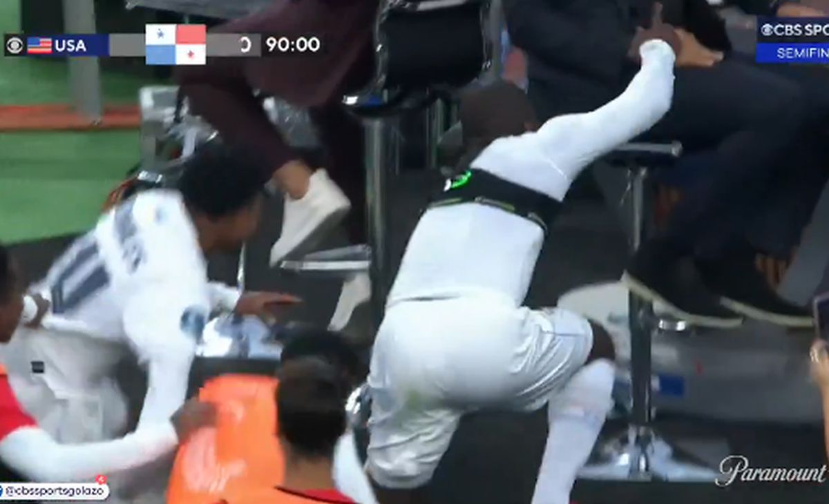 Au eliminat-o pe SUA cu gol în ultimul minut și au sărbătorit sufocându-l pe Thierry Henry: „Era ca în transă, am văzut în ochii lui!”