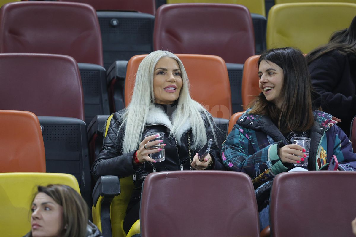 Laura Vicol în „piele” » Vedetele s-au înghesuit în tribunele Arenei Naționale la România - Bosnia