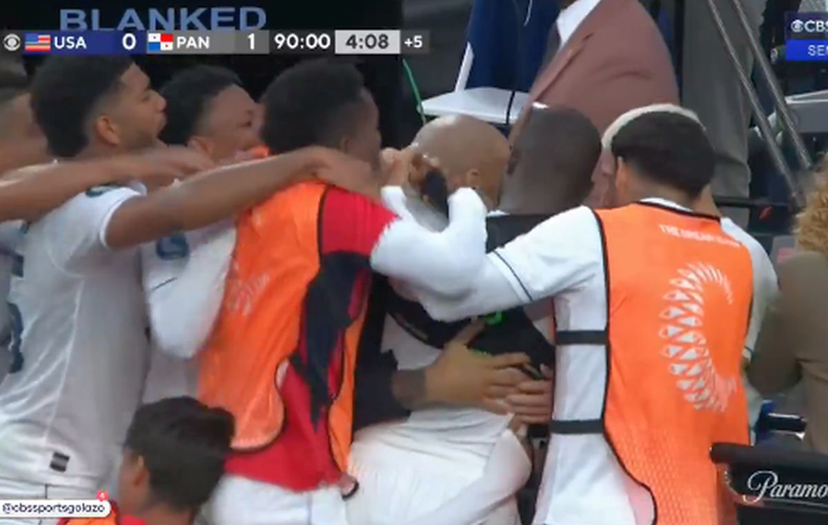 Au eliminat-o pe SUA cu gol în ultimul minut și au sărbătorit sufocându-l pe Thierry Henry: „Era ca în transă, am văzut în ochii lui!”