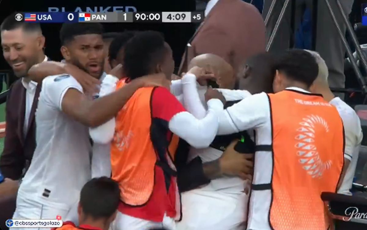 Au eliminat-o pe SUA cu gol în ultimul minut și au sărbătorit sufocându-l pe Thierry Henry: „Era ca în transă, am văzut în ochii lui!”