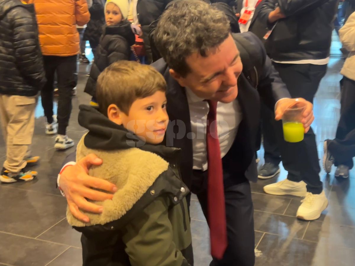 „Eram vârf de atac, dar eram cam pomanagiu” » Nicușor Dan a fost pe Arena Națională, stadion cu 20 de milioane de euro pierderi!