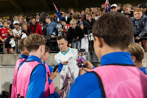 Moment inedit în preliminariile Cupei Mondiale din 2026 » Starul din Premier League a oferit autografe după schimbare, iar arbitrul nu l-a iertat