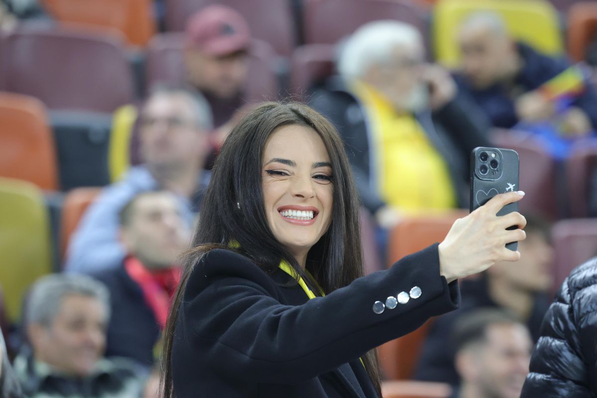 Laura Vicol în „piele” » Vedetele s-au înghesuit în tribunele Arenei Naționale la România - Bosnia