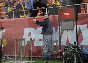 Apariție extravagantă a lui Radu Drăgușin la România - Bosnia » Ținuta lui a atras toate privirile pe Arena Națională