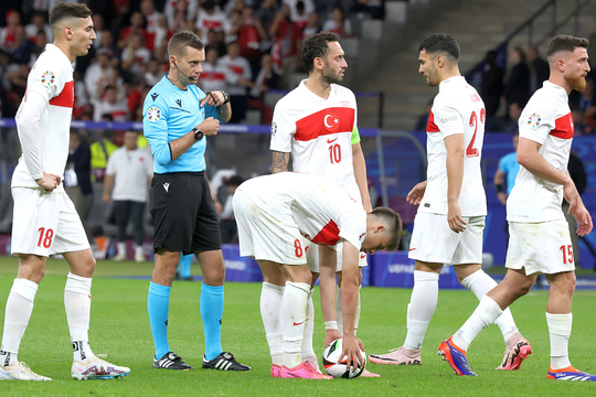 Hakan Calhanoglu face lobby pentru Arda Guler. Foto: Imago