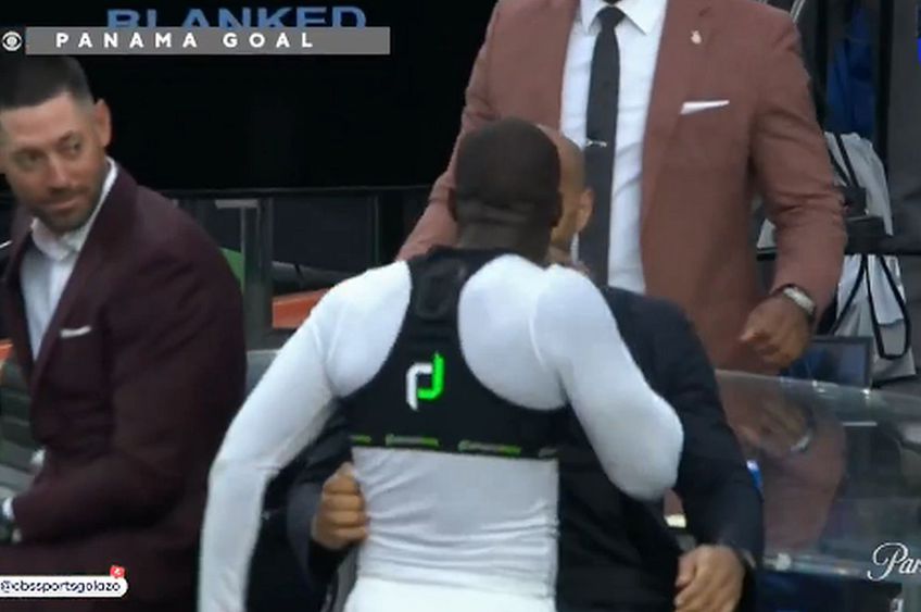 Cecilio Waterman, strigând în fața lui Thierry Henry