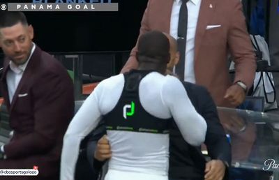 Au eliminat-o pe SUA cu gol în ultimul minut și au sărbătorit sufocându-l pe Thierry Henry: „Era ca în transă, am văzut în ochii lui!”