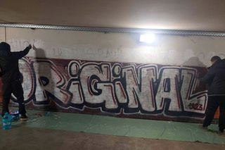Ce au pățit ultrașii unei echipe din București, prinși în timp ce vopseau un perete cu graffiti: „Astfel, au scăpat de plângerea penală”