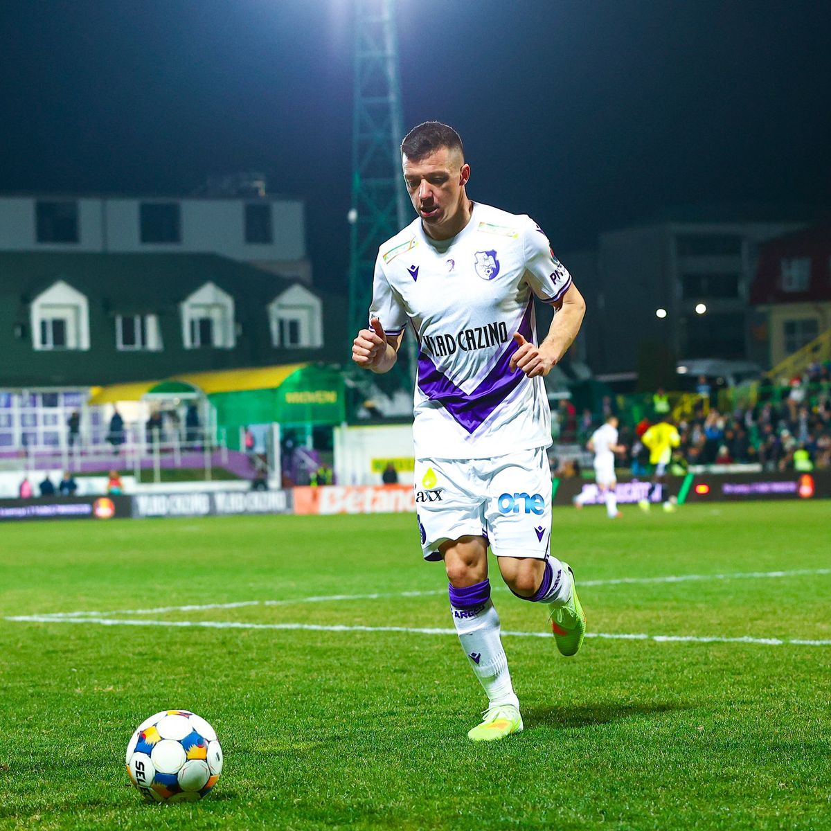 U Cluj o egalează pe Craiova în fruntea Superligii! Profită de o gafă rar văzută în fotbal: a comis-o chiar „tricolorul” convocat azi de Lucescu