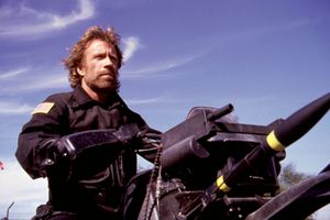 Cine a fost, cu adevărat, Chuck Norris? De la adolescentul timid din Oklahoma la legenda care dobora campionul mondial de kickboxing!