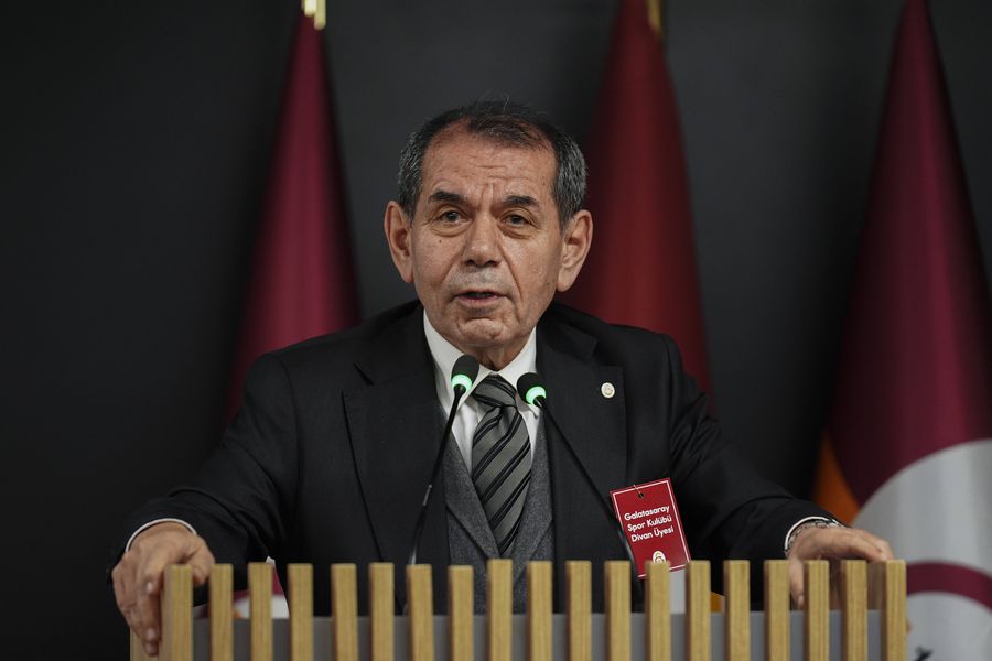 Dursun Ozbek e omul care gestionează supremația Galatei în ultimii ani în Turcia. Foto: imago Turcia – România, faza războiului între patroni: Șucu și Becali îi țin la butonieră pe șefii tripletei Galata – Fener – Beșiktaș! » Închisoarea, numitorul comun