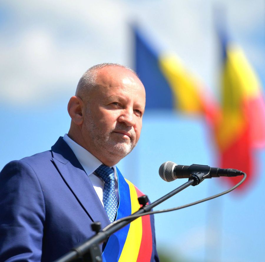 Primarul a făcut scandal după eșecul din ultima rundă: „Nu vreți fotbal?! Plecați acasă!” » Doi fotbaliști, dați imediat afară