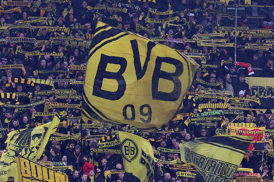 Celebrii fani ai lui Dortmund au avut un cuvânt decisiv în izgonirea lui Saran de la Borussia la începutul anilor 2000. Foto: imago Turcia – România, faza războiului între patroni: Șucu și Becali îi țin la butonieră pe șefii tripletei Galata – Fener – Beșiktaș! » Închisoarea, numitorul comun