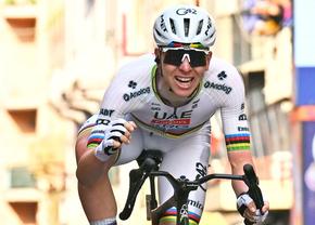 Tadej Pogacar a câștigat Milano-Sanremo 2026! L-a egalat pe Roger de Vlaeminck la Monumente și mai are nevoie doar de Roubaix pentru colecție