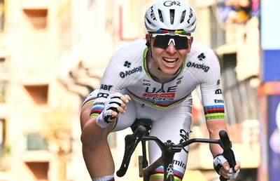 Tadej Pogacar a câștigat Milano-Sanremo 2026! L-a egalat pe Roger de Vlaeminck la Monumente și mai are nevoie doar de Roubaix pentru colecție