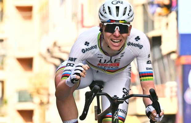 Tadej Pogacar a câștigat Milano-Sanremo 2026! L-a egalat pe Roger de Vlaeminck la Monumente și mai are nevoie doar de Roubaix pentru colecție
