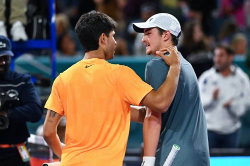 Carlos Alcaraz și Joao Fonsseca la finalul partidei  FOTO Iamgo Images