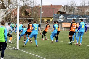 Au „tăiat în carne vie” » Doi jucători excluși din lot, după ultimul eșec: primarul a trecut la amenințări pe Facebook