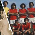 Colaj care prezintă naționala Marocului primind trofeul Cupei Africii de Nord în 1976, alături de cei din Guineea care reclamă trofeul