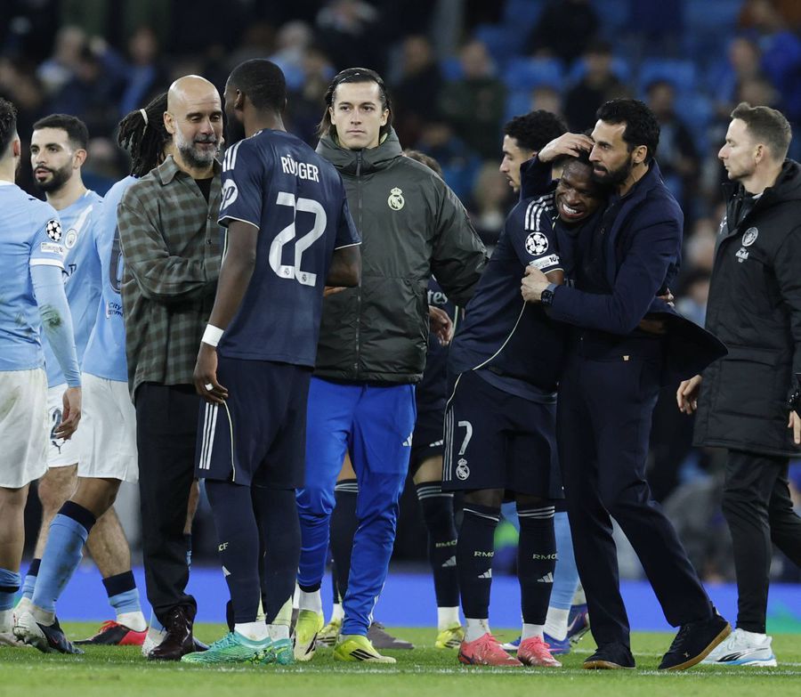 Antonio Rudiger a avut o discuție pe teren cu Pep Guardiola la finele meciului Manchester City - Real Madrid 1-2 / Foto: Imago Euforic înaintea derby-ului: „Vreau să-i fac statuie! E minunat că trebuie să aleg” + Anunțul despre Courtois