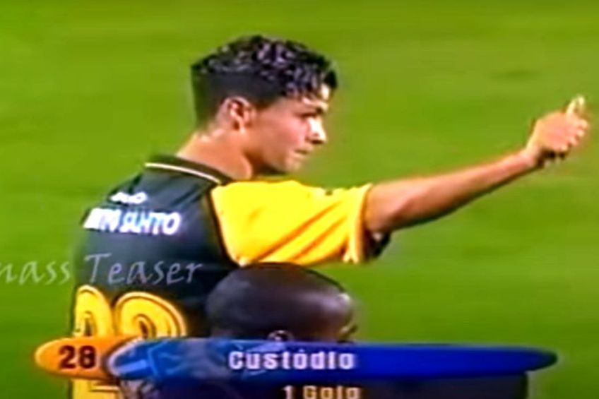 Pe 3 august 2002, Loți Bölöni l-a folosit pe Cristiano Ronaldo în ultimele 13 minute ale amicalului cu Betis