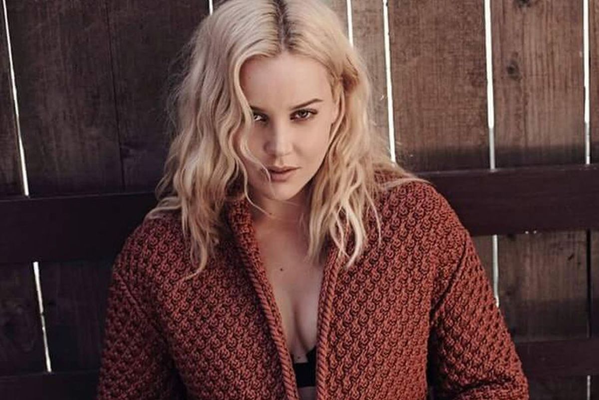 FOTO Seducătoarea actriță Abbie Cornish e din nou singură, după ce s-a despărțit de luptătorul de MMA cu care se logodise: „Are cineva numărul ei?”