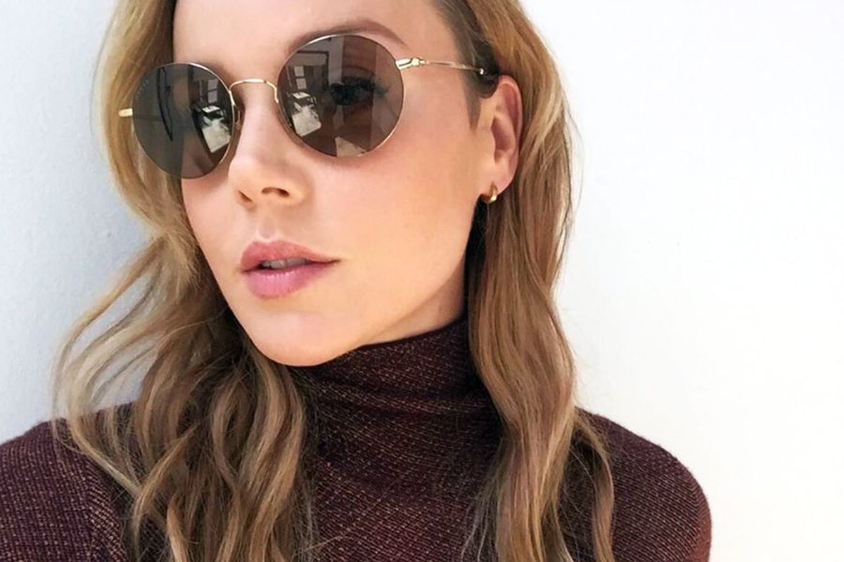 FOTO Seducătoarea actriță Abbie Cornish e din nou singură, după ce s-a despărțit de luptătorul de MMA cu care se logodise: „Are cineva numărul ei?”