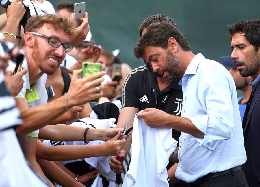 Andrea Agnelli, în unul din momentele în care era apreciat de fanii lui Juventus // Foto: Getty Images Andrea Agnelli, în unul din momentele în care era apreciat de fanii lui Juventus // Foto: Getty Images
