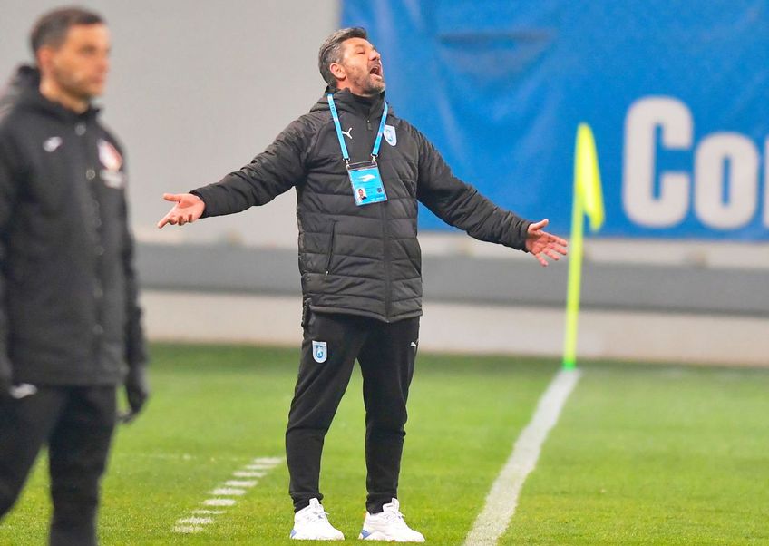 FC Botoșani și CS Universitatea Craiova au remizat, scor 1-1, în runda secundă din play-off. Șansele oltenilor la titlu se risipesc treptat. Marinos Ouzounidis (52 de ani), grecul de pe banca oaspeților, a fost extrem de nervos după meci.