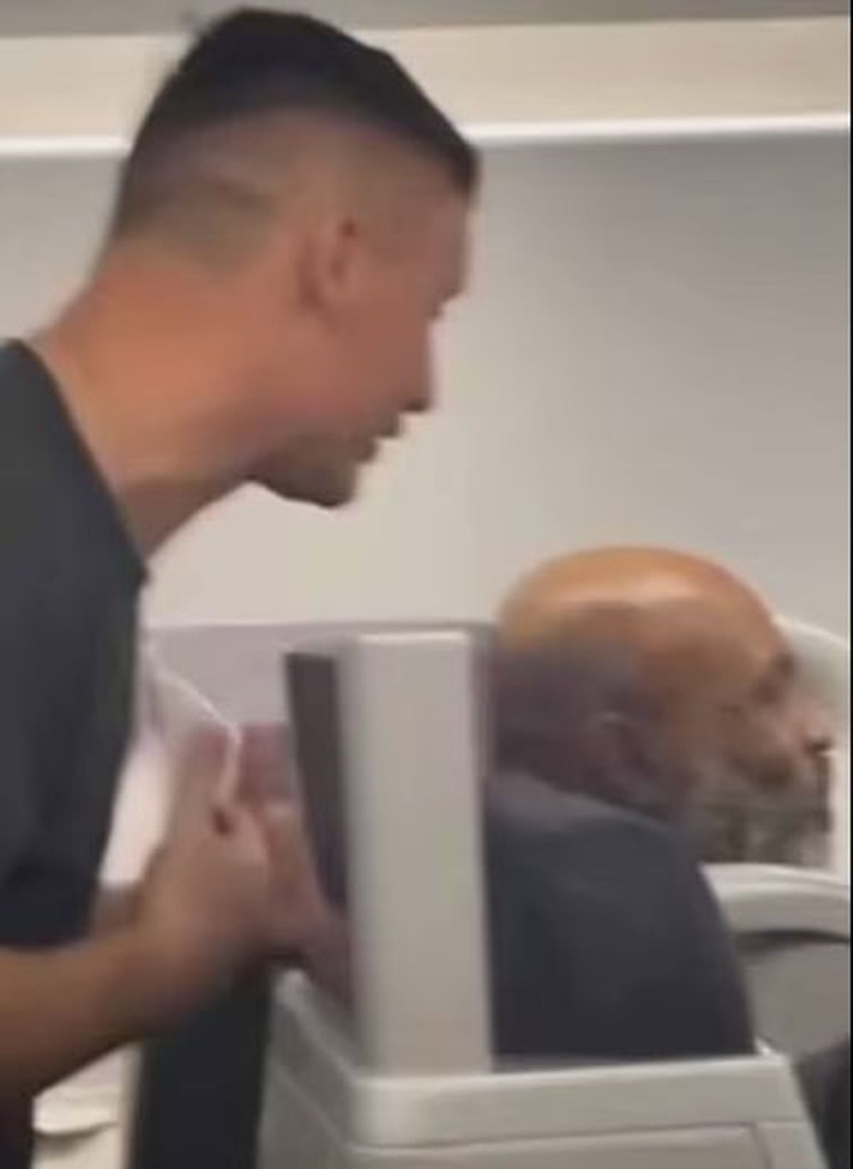Mike Tyson și-a ieșit din minți în avion » A bătut un pasager! De ce la ce pornit totul
