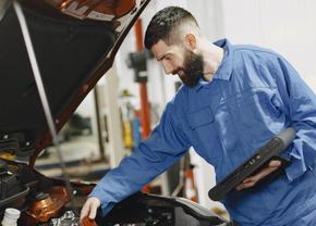 5 lucruri importante pe care trebuie să le știi despre uleiul de motor și rolul lui