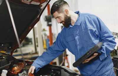 5 lucruri importante pe care trebuie să le știi despre uleiul de motor și rolul lui