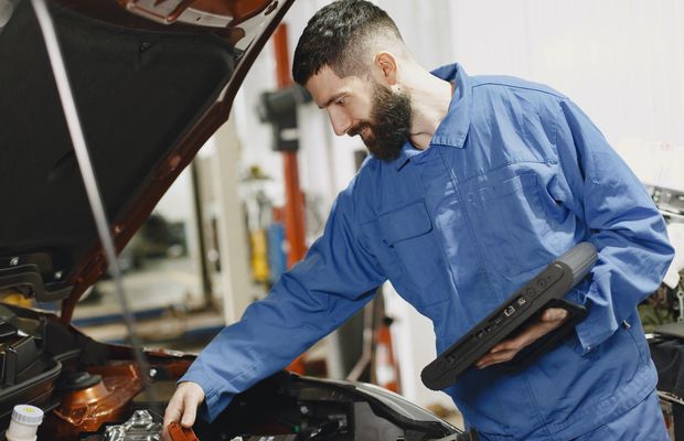 5 lucruri importante pe care trebuie să le știi despre uleiul de motor și rolul lui