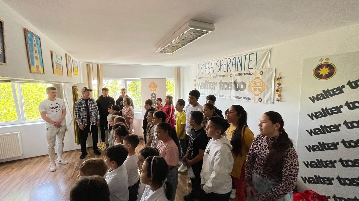 Jucătorii de la FCSB, în vizită la centrul de zi Casa Speranței