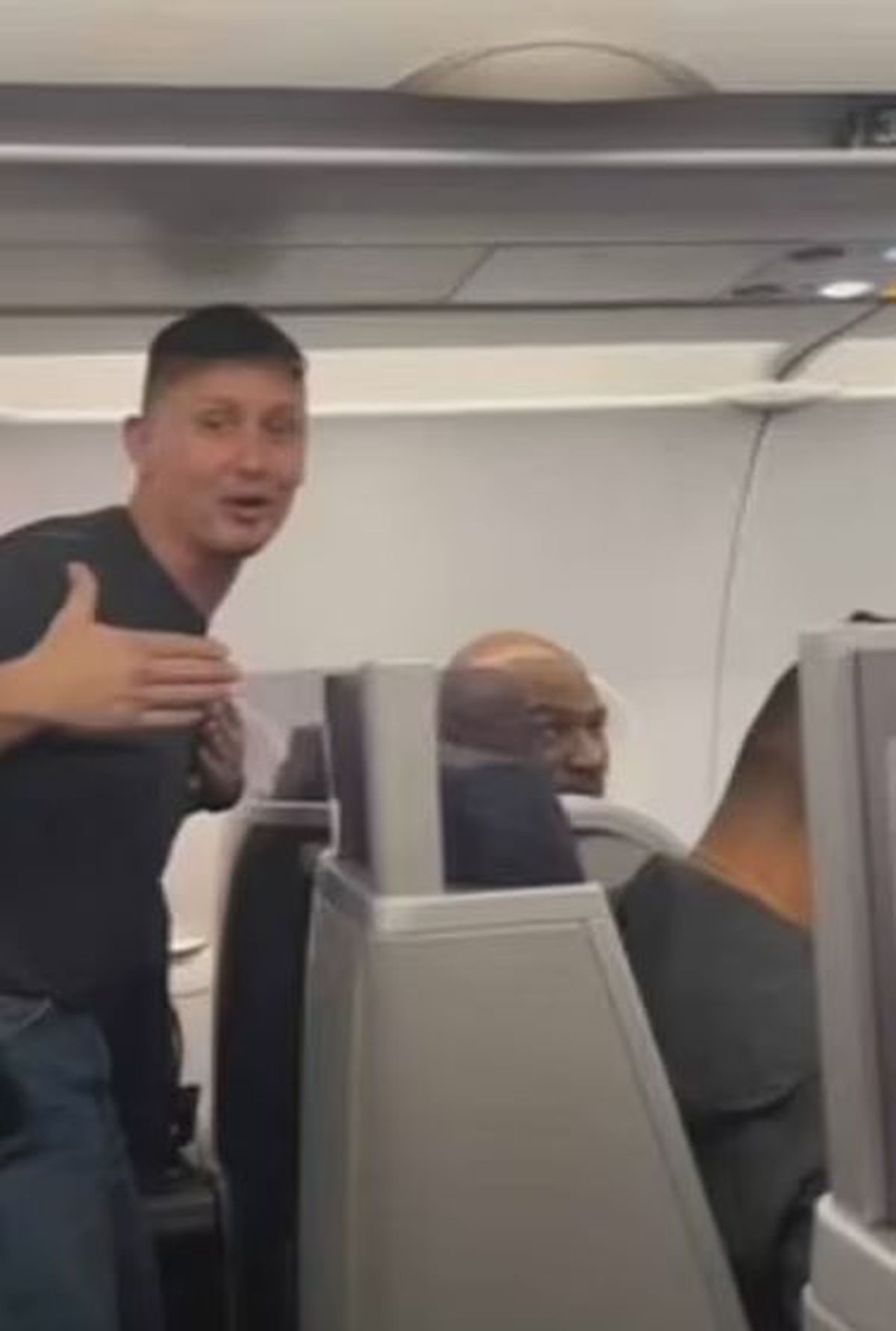 Mike Tyson și-a ieșit din minți în avion » A bătut un pasager! De ce la ce pornit totul