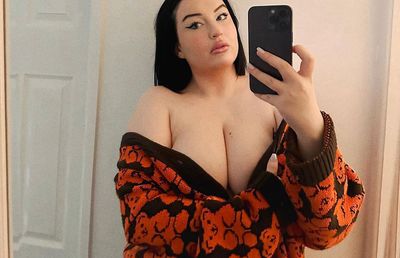 Nora unui fotbalist legendar arată tot pe OnlyFans și se apără: „Nu îi pătez renumele!”