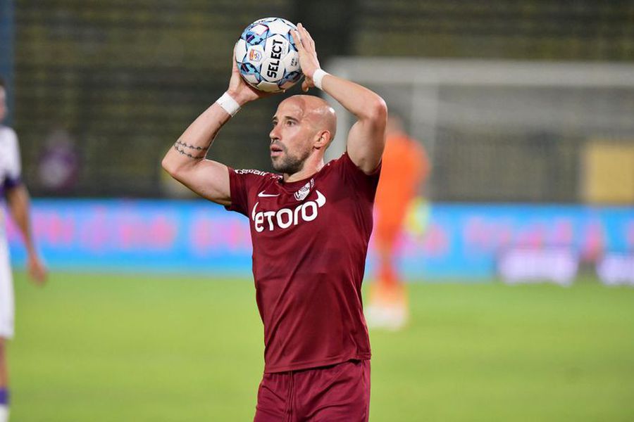 Iasmin Latovlevici, în tricoul lui CFR Cluj Vestiarul a râs cu lacrimi » Cum a apărut în fața lui Dan Petrescu: „N-aveam nici chiloți pe mine. Așteptam să mă facă cu ou și cu oțet”