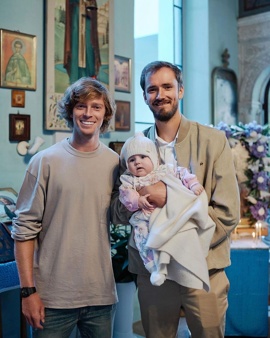 Daniil Medvedev și-a botezat fetița! Nașul Andrey Rublev: „Trebuie să mă rog pentru ea zilnic