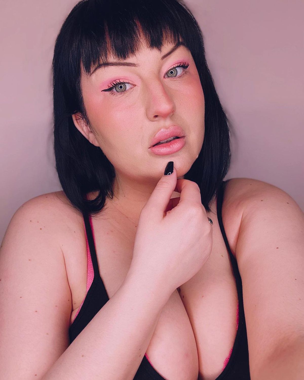 Nora unui fotbalist legendar arată tot pe OnlyFans și se apără: „Nu îi pătez renumele!”