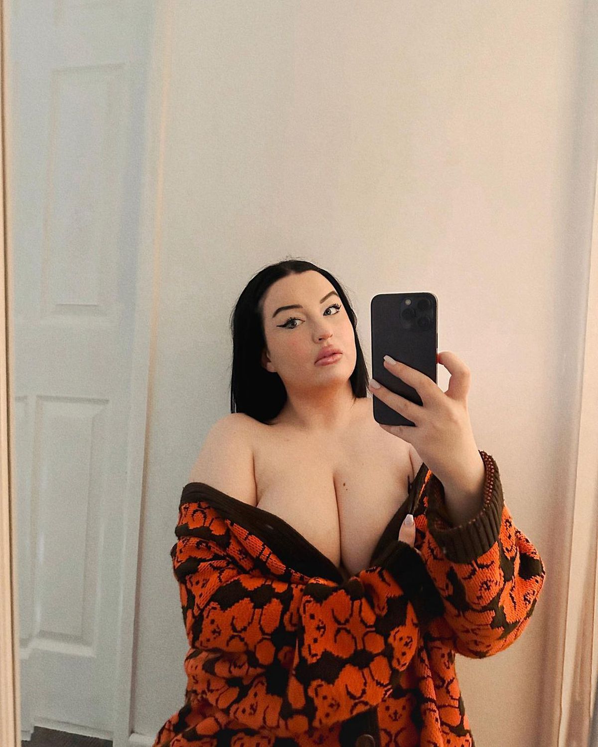 Nora unui fotbalist legendar arată tot pe OnlyFans și se apără: „Nu îi pătez renumele!”