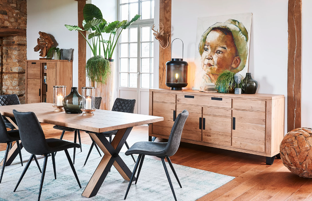 Mobilier din lemn masiv fabricată în România: o alegere inspirată și elegantă