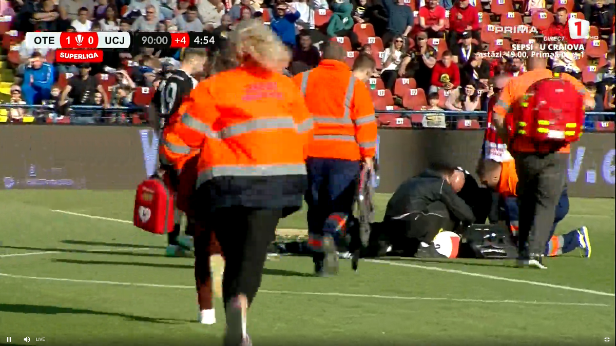 Dan Nistor, plin de sânge la Galați » Imagini dure cu jucătorul lui U Cluj transportat la spital