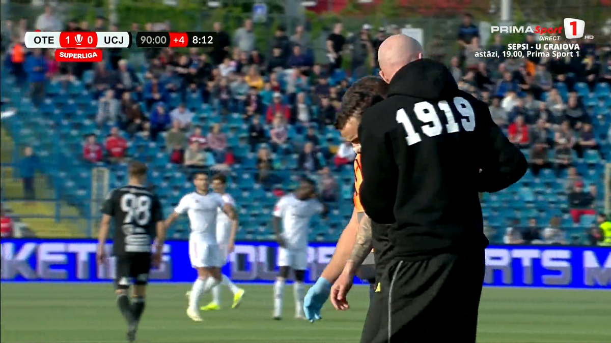 Dan Nistor, plin de sânge la Galați » Imagini dure cu jucătorul lui U Cluj transportat la spital