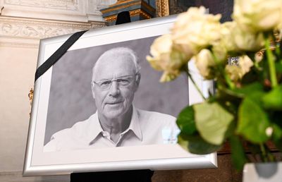 Franz Beckenbauer va avea o statuie în faţa stadionului grupării Bayern Munchen