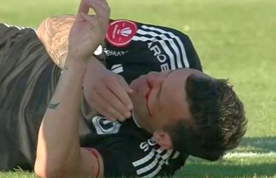 Dan Nistor, plin de sânge la Galați » Imagini dure cu jucătorul lui U Cluj transportat la spital