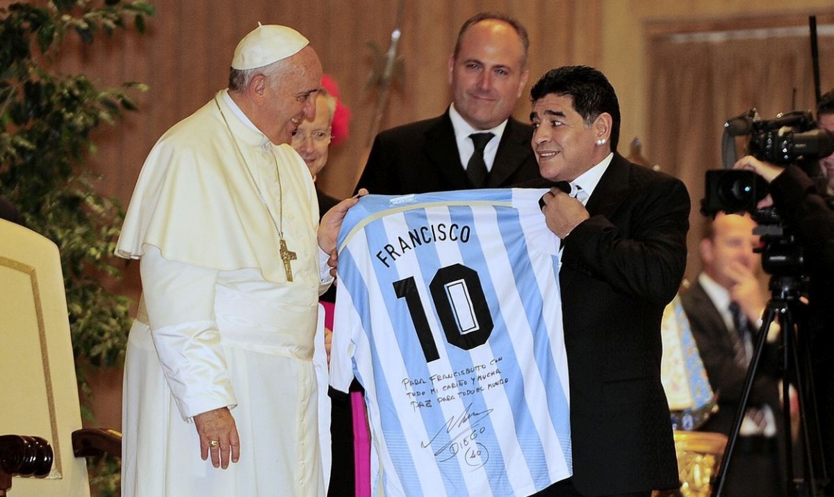 Copilul sărac din Buenos Aires și geniul fotbalului » O prietenie scrisă cu suflet: Papa Francisc și Maradona