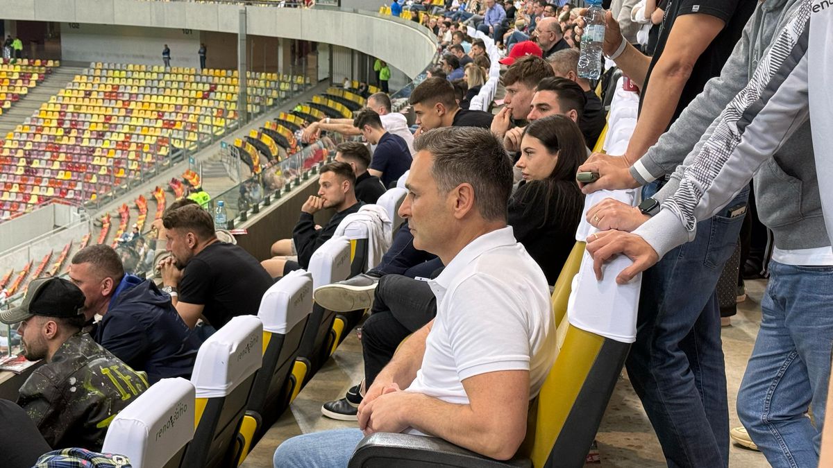 Ipostază neașteptată la Dinamo - Craiova » Vedeta, surprinsă cu trabuc și cu un pahar de vin la VIP